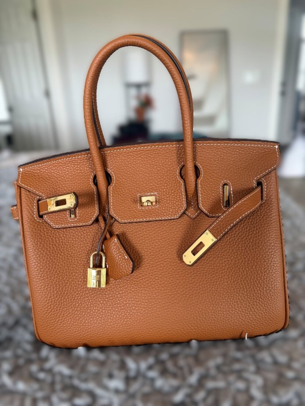 Beautiful structured brown tote with gold hardware in excellent condition